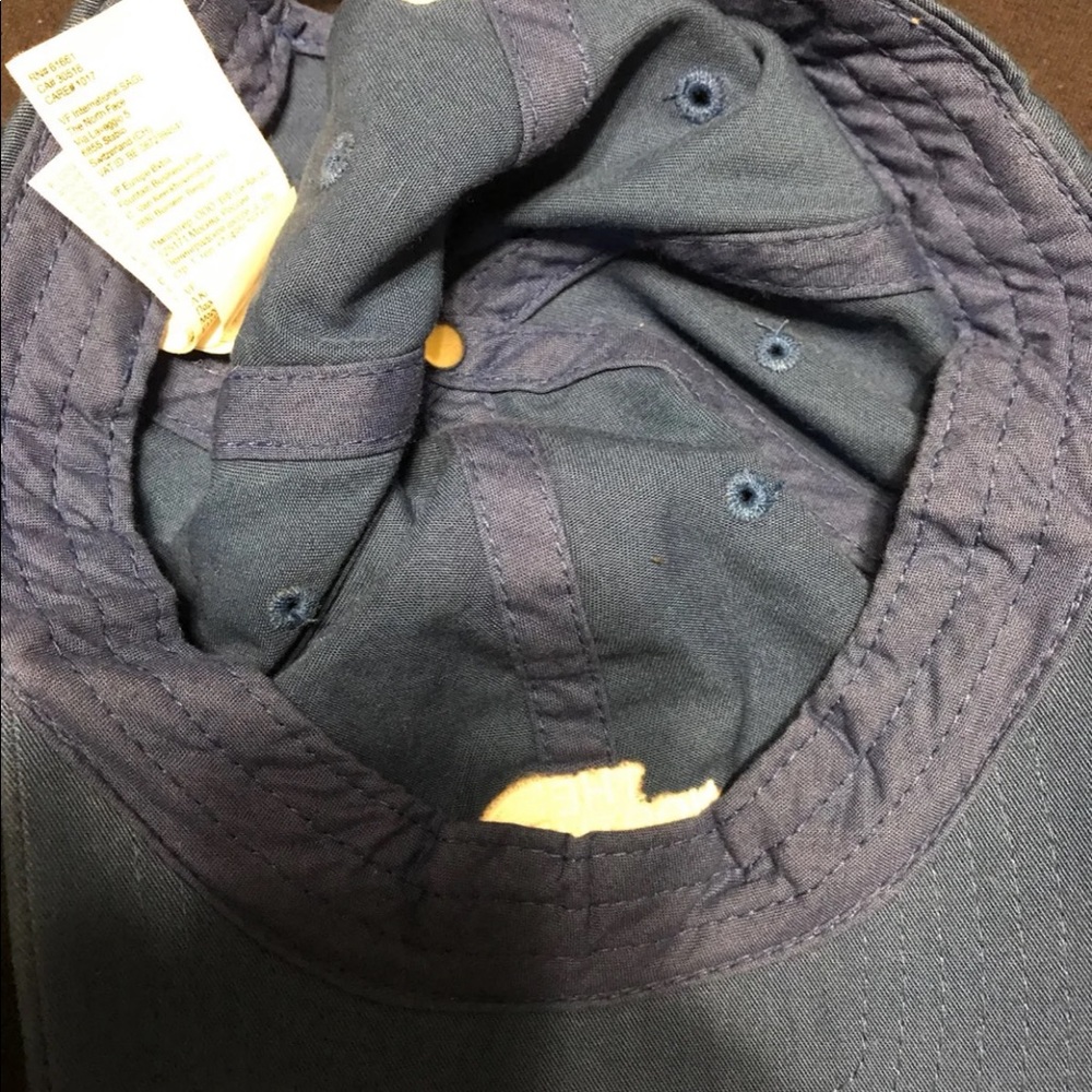 North face hat - Picture 3 of 4